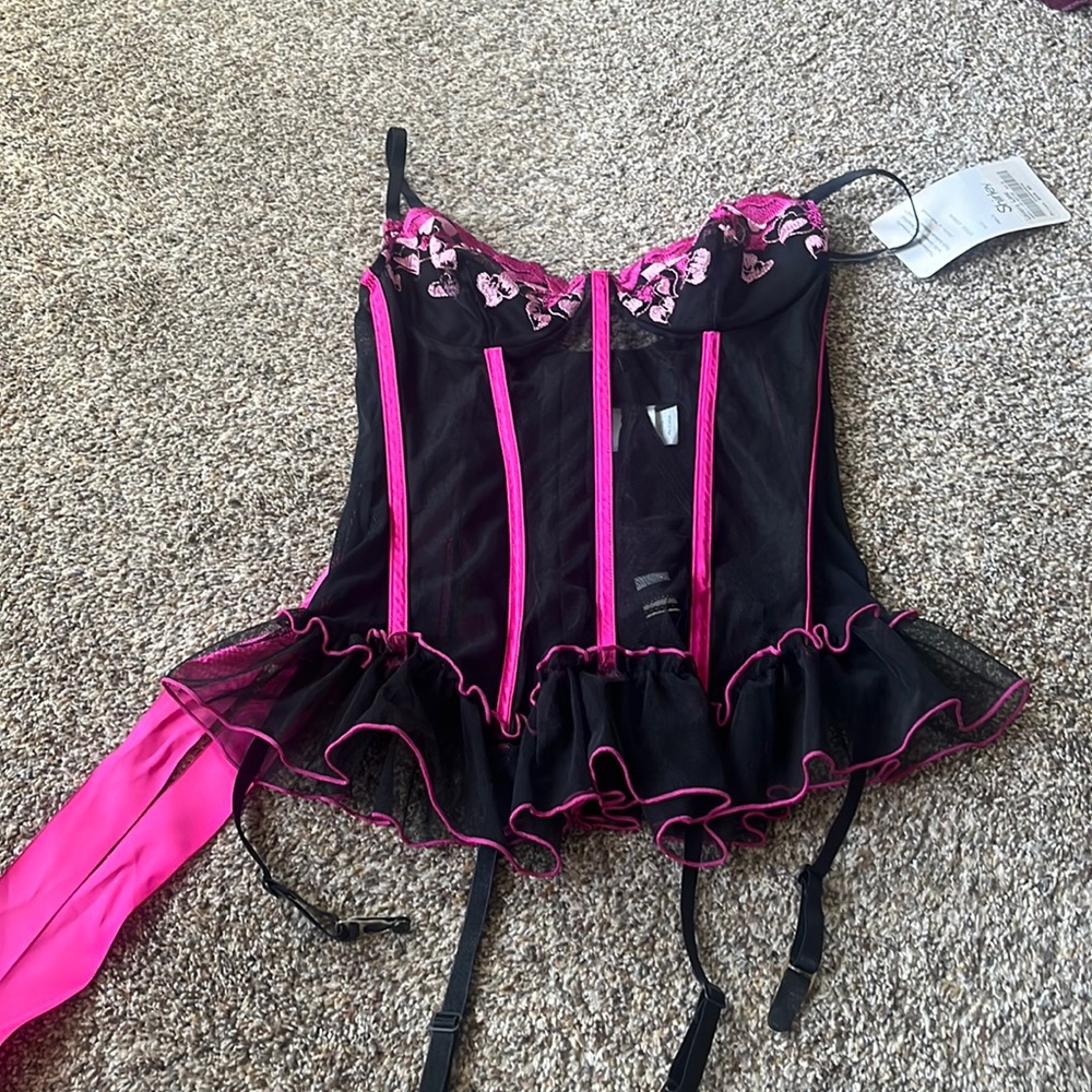 Hearts & Lips bustier black/pink sz 36 brand new set w/G-string panty.
